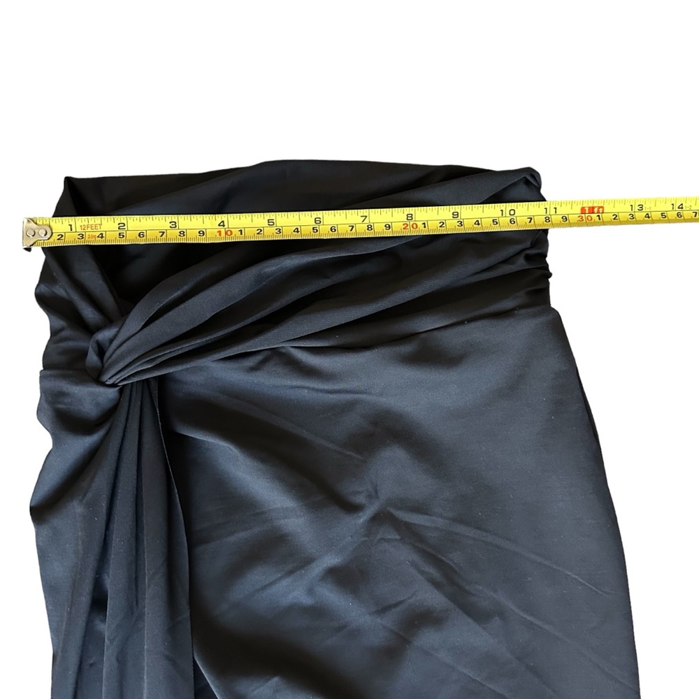 SKIMS Black Twist Front Swim Sarong - Picture 13 of 13
